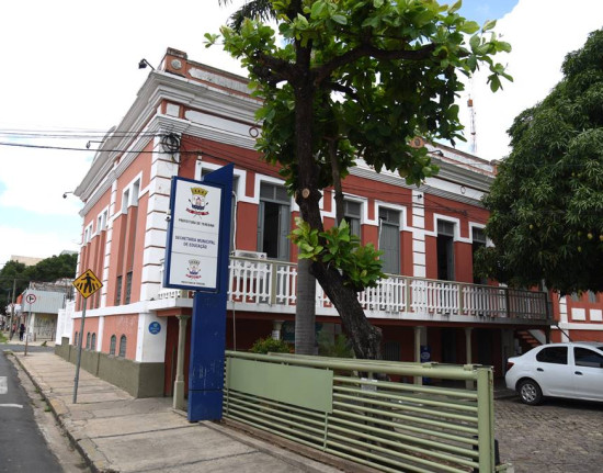 TCE bloqueia compra milionária de livros infantis em Teresina