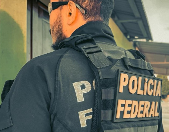 Mulher investigada por lavagem de dinheiro é presa pela Polícia Federal