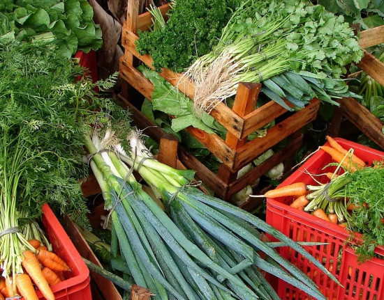 Custo de cesta básica ideal para uma pessoa chega a R$ 432 em abril
