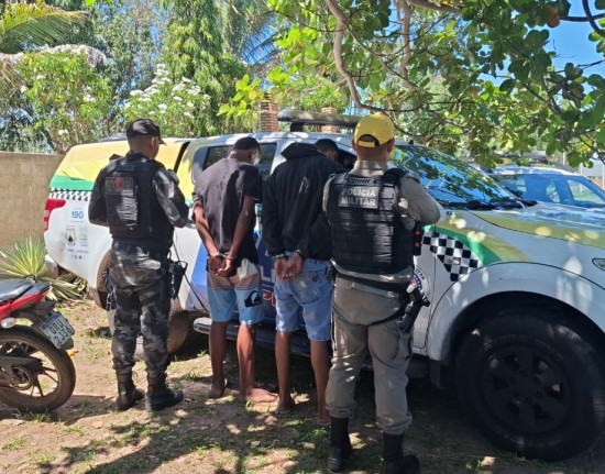 Dupla é flagrada com pistola durante fiscalização de trânsito em José de Freitas