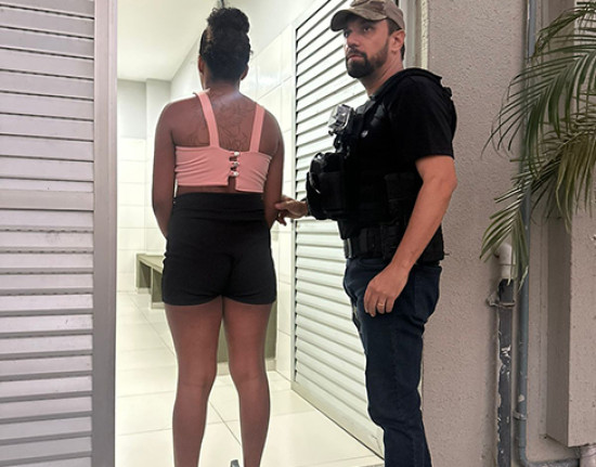 Jovem é detida por sequência de assaltos contra motoristas de app