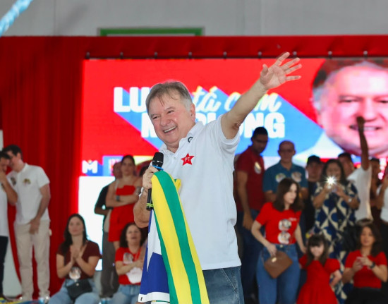 Merlong reúne cerca de 10 mil apoiadores em lançamento de candidatura em Teresina