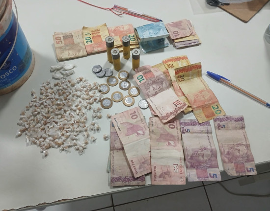 Dupla é presa por tráfico de drogas e porte ilegal de arma de fogo em Matias Olímpio