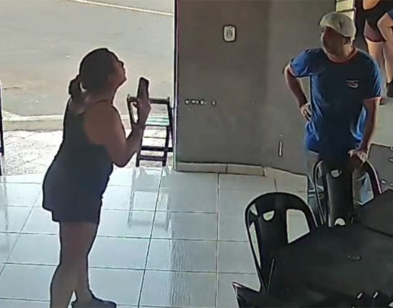 Suspeito de agredir empresária se apresenta à polícia e é liberado