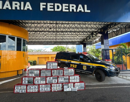 PRF intercepta caminhão com mais de 500 kg de cocaína na BR-343, em Piripiri