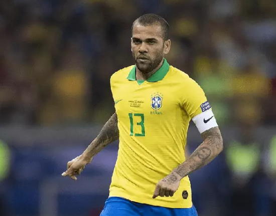 Daniel Alves é absolvido em apelação e recupera passaportes