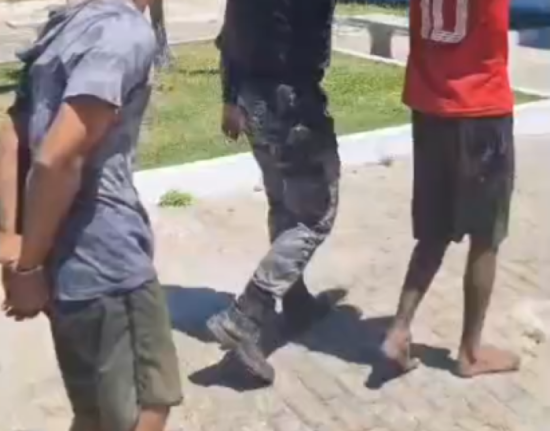 Polícia desarticula ponto de venda de drogas e prende dupla em Parnaíba