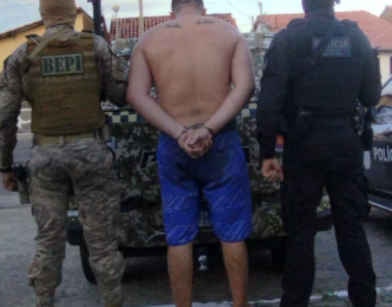 Operação policial apreende drogas e prende três suspeitos