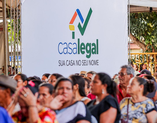 Famílias de Parnaíba recebem registros de imóveis neste sábado