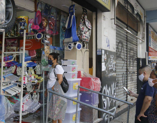 Comércio cresce 0,5% em fevereiro e atinge maior patamar da história