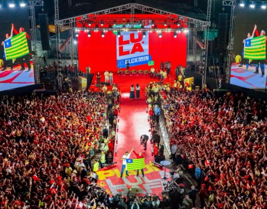Lula reúne mais de 50 mil pessoas em Teresina durante ato político