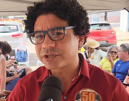 Gisvaldo Oliveira visita acampamento de trabalhadores da Agespisa