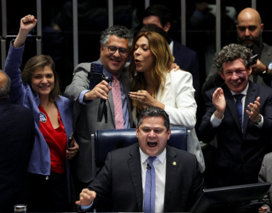 Senado aprova o fim da escala 6x1: perguntas e respostas sobre a nova regra