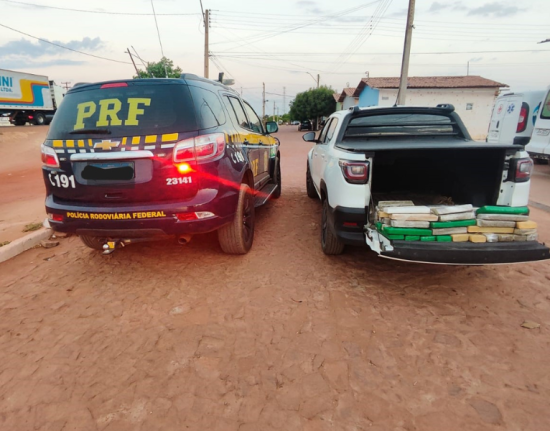 PRF apreende 50 kg de maconha em veículo na BR-316 e prende dois homens