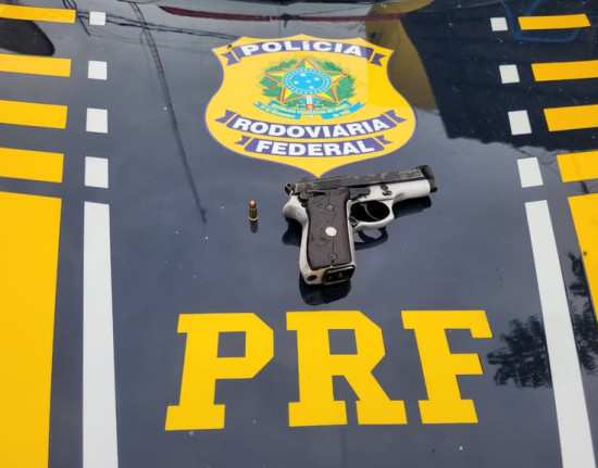 PRF apreende arma de fogo após atendimento a acidente na BR-316