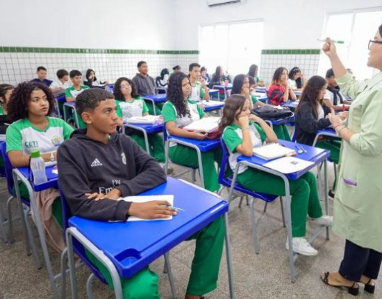 Estado convoca mais de mil profissionais para reforçar Escolas de Tempo Integral