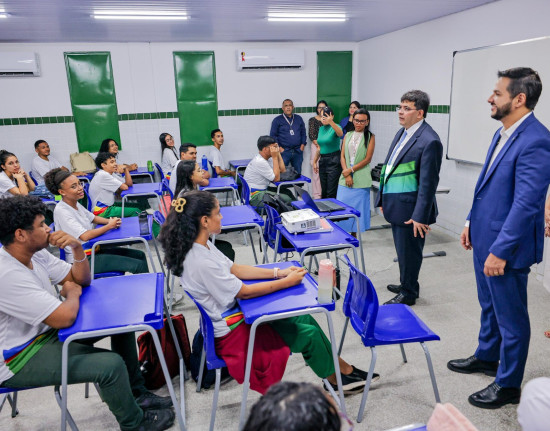 Governo do Piauí anuncia concurso histórico da Seduc com 4 mil vagas para professores