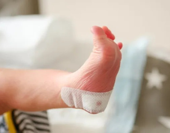 Junho Lilás: Hospital Infantil reforça a importância do Teste do Pezinho