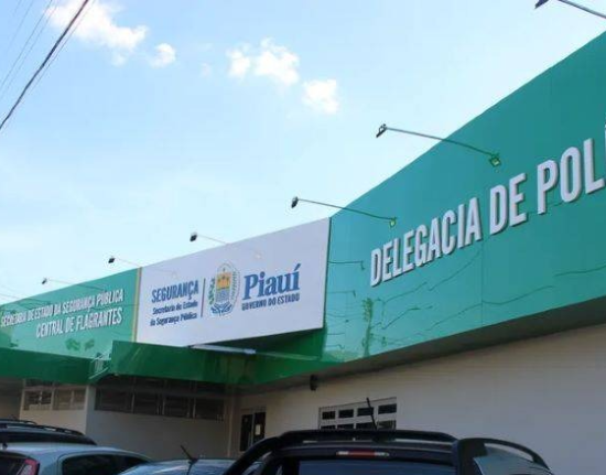 Casal é capturado após perseguição com arma e moto roubada em Teresina