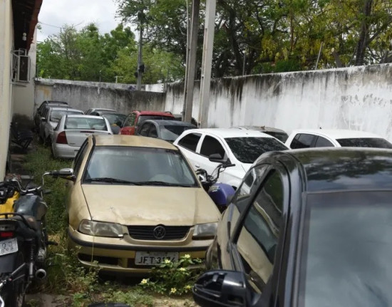 Polícia do Piauí realiza primeira entrega coletiva de veículos recuperados
