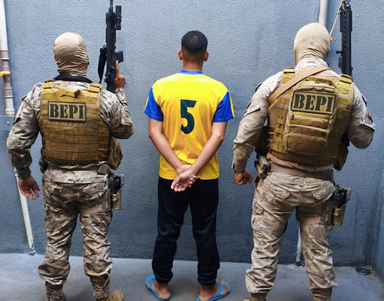 Suspeito é detido com notas falsas e entorpecente durante ação policial