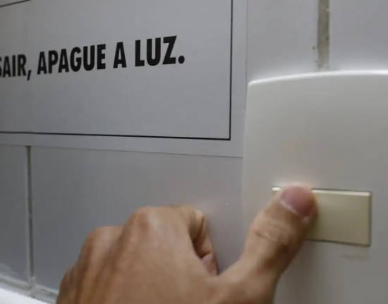Conta de luz terá bandeira tarifária vermelha patamar 2 em agosto