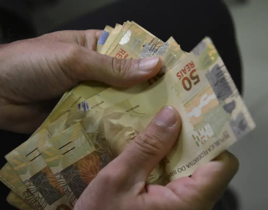 Proposta do Orçamento de 2026 prevê salário mínimo de R$ 1.631