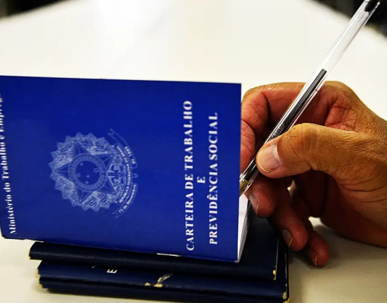 Desemprego recua para 5,6%, a menor taxa desde 2012, mostra IBGE