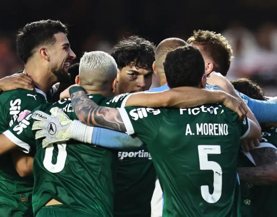 Virada e derrota rubro-negra levam Palmeiras à ponta do Brasileirão