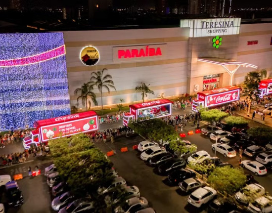 Caravana de Natal leva encanto e luz às ruas de Teresina