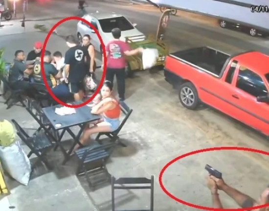 Criança de 6 anos é atingida na cabeça durante tiroteio em bar