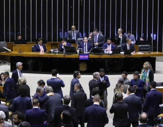 Câmara aprova projeto Antifacção e expõe divisão na bancada do Piauí