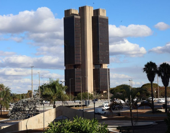 Inflação de 2025 deve ficar abaixo do teto da meta e fechar o ano em 4,45%