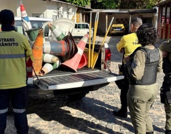 Strans apreende mais de 800 itens usados para bloquear vagas públicas