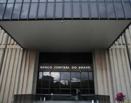 Mercado financeiro eleva projeção do PIB para 2,25% em 2025