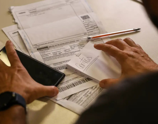 Salário mínimo de R$ 1.621 começa a ser pago nesta segunda