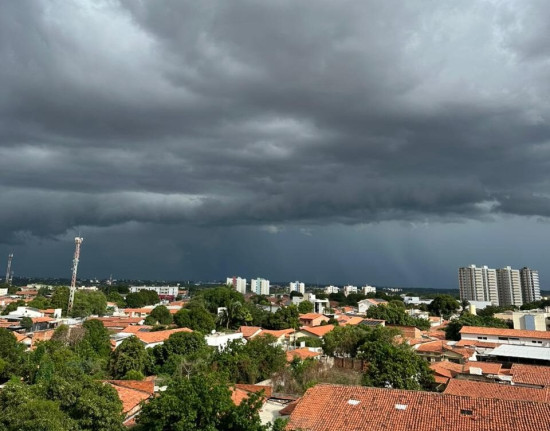 Chuvas intensas, tempestades e granizo deixam cidades sob alerta