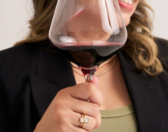 Vinho é frescura ou falta de repertório? Quando a bebida volta a ser experiência à mesa