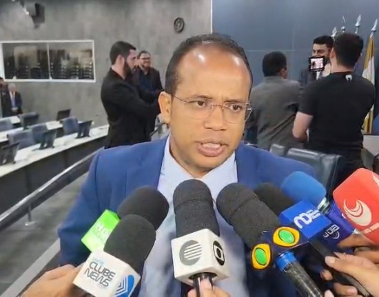 Enzo Samuel defende diálogo e escalonamento no reajuste do IPTU