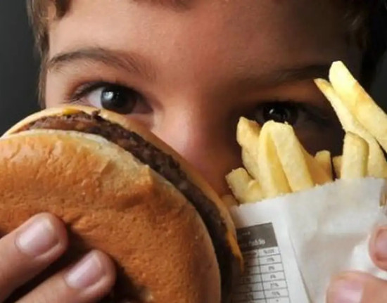 Uma em cada cinco crianças e adolescentes tem sobrepeso ou obesidade