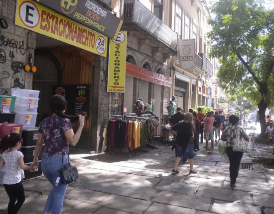 Vendas no comércio crescem 0,4% em janeiro e igualam patamar recorde