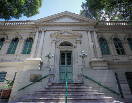 Justiça restabelece efeitos de norma que limita cobrança da taxa de esgoto