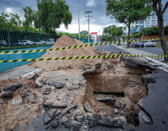 Cratera interdita Avenida Jóquei Clube por tempo indeterminado em Teresina