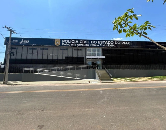 Servidora é encontrada inconsciente em delegacia e segue em estado grave