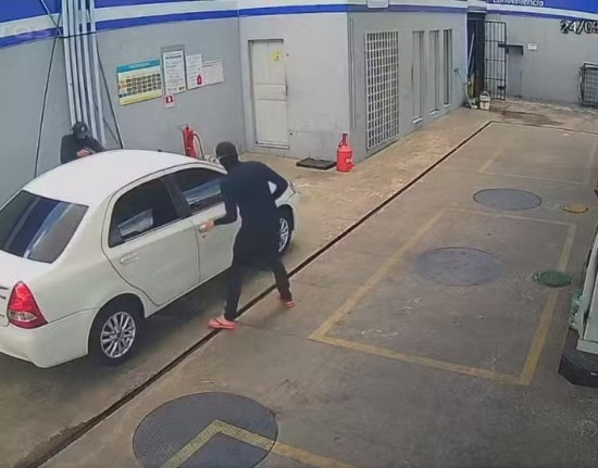 Foragido é preso após roubo de R$ 8 mil em posto de Teresina