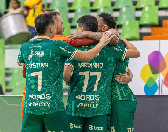 Atlético Piauiense goleia equipe maranhense e avança