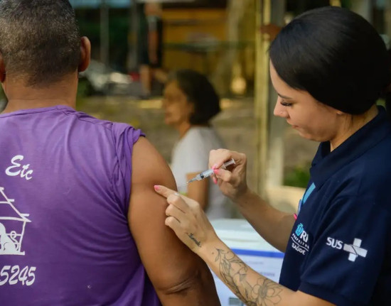 Doenças crônicas agravam infecções respiratórias em idosos, diz estudo