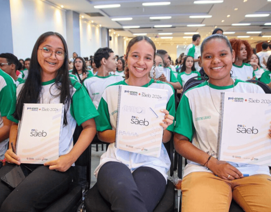 Primeira Revisão Pré-Enem Seduc + Pré-Saeb 2025 reúne mais de 1.200 estudantes