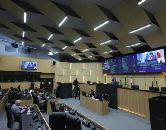 Alepi aprova licença-maternidade e paternidade para deputados