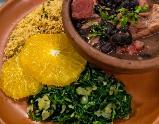 Feijoada de São Jorge movimenta o calendário gastronômico brasileiro